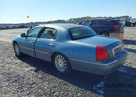 2004 Lincoln Town Car Signature from USA, damaged, VIN 1LNHM81W34Y635306